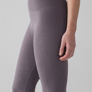Lululemon Free to Flow 7/8 Tight - Magnum/White
